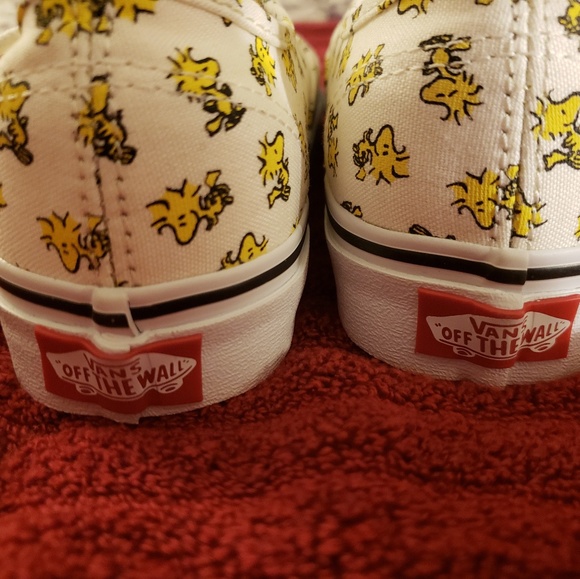 🆕️NIB Women's Authentic Peanuts Vans🆕️ - Picture 2 of 8